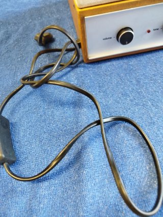 Tocadiscos antiguo de maleta, marca Bettor Mark-6