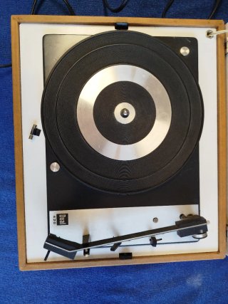 Tocadiscos antiguo de maleta, marca Bettor Mark-6