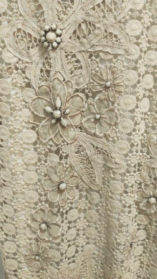 Vestido beige encaje floral