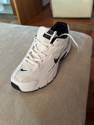 Nike Initiator unisex Blancas y Negras