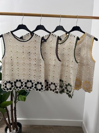 Camiseta Crochet Flores. NUEVO CON ETIQUETA