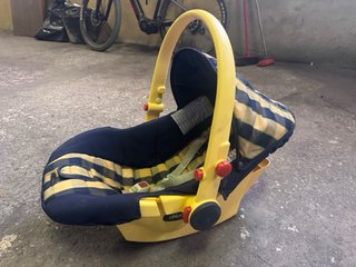 Silla de coche Chicco a cuadros
