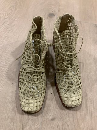 Botines calados beige/verde verano