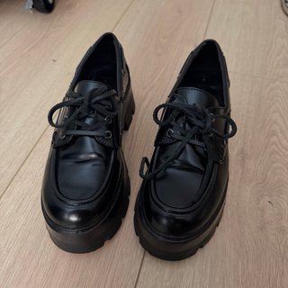 Zapatos mocasín negros plataforma cordones