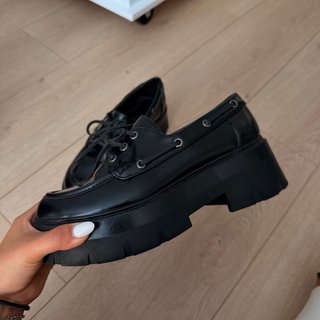 Zapatos mocasín negros plataforma cordones