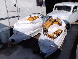 Dos Motores marinos Couach 125 cv 6 cilindros