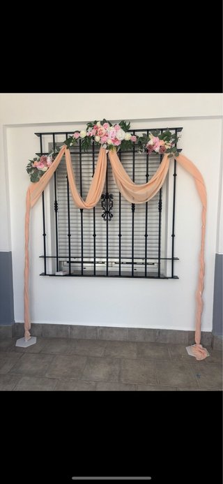 Arco decoración eventos tela y metal