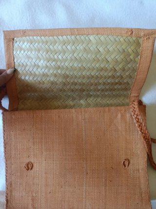 Bolso artesanal de mimbre y paja