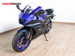 YAMAHA R7