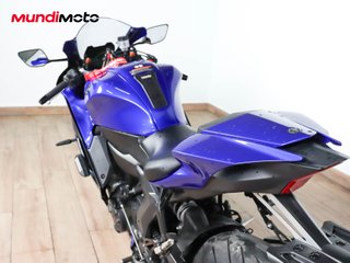 YAMAHA R7