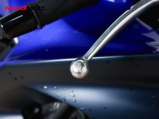 YAMAHA R7