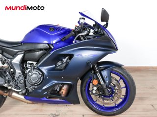 YAMAHA R7