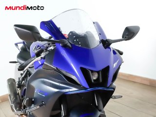 YAMAHA R7