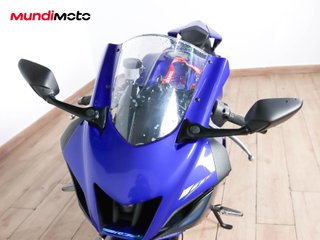 YAMAHA R7