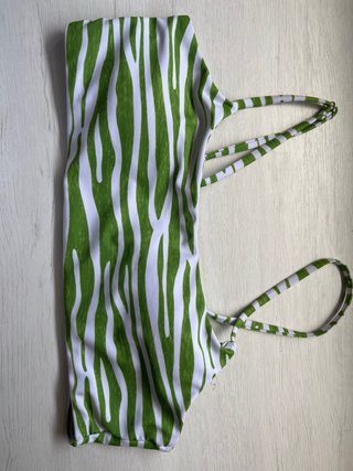 Bikini verde y blanco estampado cebra