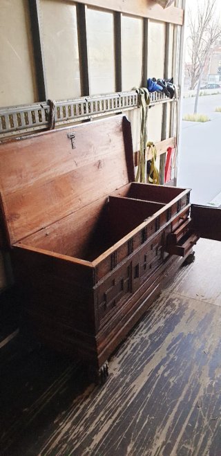 BAÚL ANTIGUO