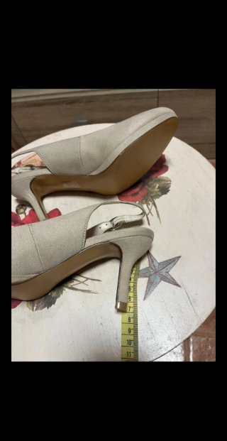 Zapatos de tacón beige para mujer