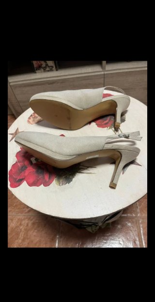 Zapatos de tacón beige para mujer