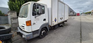 Nissan Atleon 2004