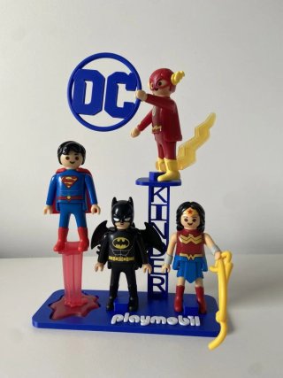 Suporte expositor DC Liga da Justiça Kinder Maxi