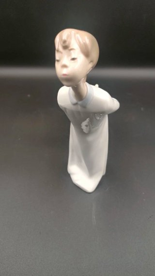 Figura Lladro niño