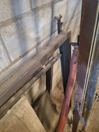 Ventana aluminio con reja