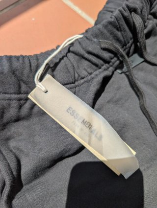 Pantalón corto Fear of God Essentials Negro