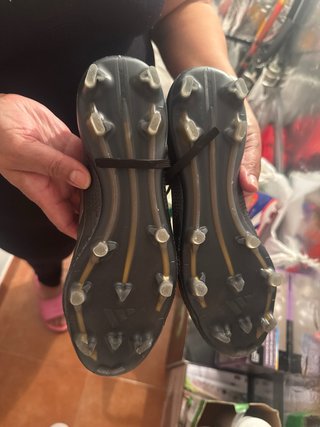 Zapatos de fútbol Adidas Tacos Negros Dorados