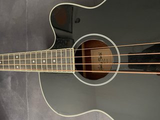 Bajo Acústico Negro Nuevo