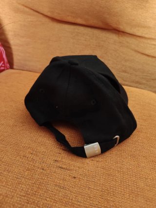 Gorra negra Illumin