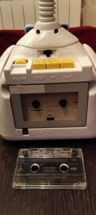 Lampada e lettore cassette papera