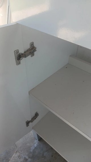 Mueble de baño blanco con patas 80x50x39