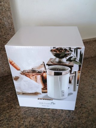 Espumador de leche blanco