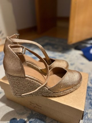 Sandalias Castañer Doradas/rosa
