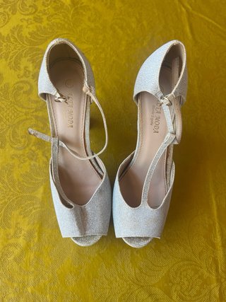 Sandalias elegantes tacón plateadas