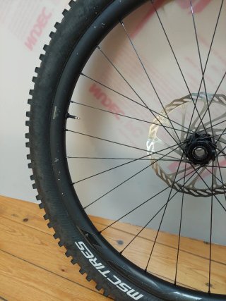 Rueda delantera 27,5 TR1