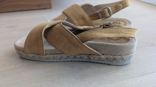 Sandalias cuña mostaza 38