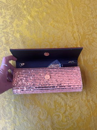 Bolso de fiesta dorado con lentejuelas