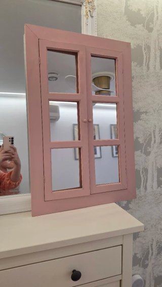 Specchio finestra rosa in legno e vetro