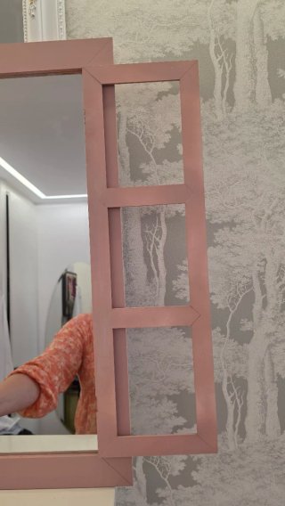 Specchio finestra rosa in legno e vetro