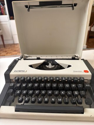Máquina de escribir Olympia Traveller 1974