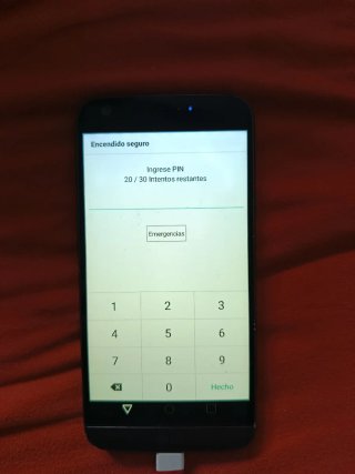 Telefoni cellulari LG grigi e argentati