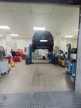 SE TRASPASA TALLER MECÁNICO EN MONTCADA