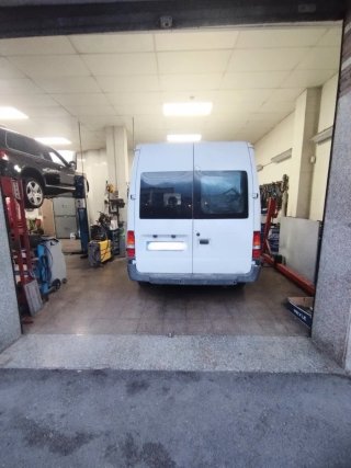 SE TRASPASA TALLER MECÁNICO EN MONTCADA