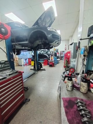 SE TRASPASA TALLER MECÁNICO EN MONTCADA