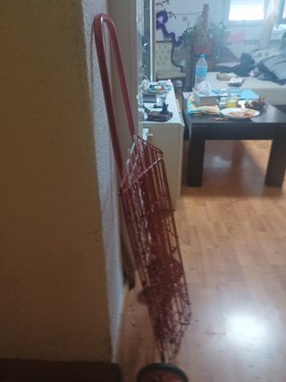 Carro de la compra rojo y blanco