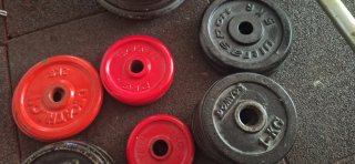 Discos de pesas gimnasio surtidos