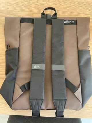 Mochila Quiksilver 20L Negra y Marrón