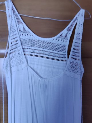 Camiseta blanca con encaje