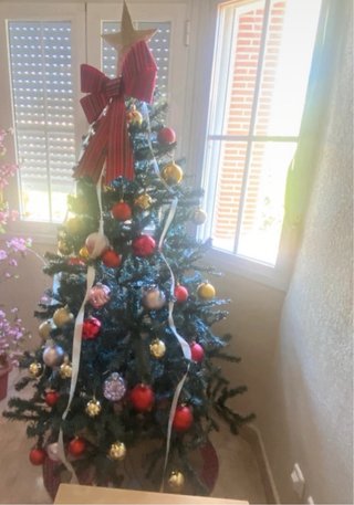 Árbol de Navidad con adornos